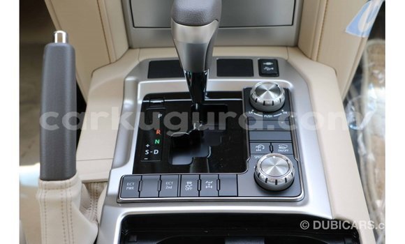 Acheter Import Voiture Toyota Land Cruiser Blanc à Import - Dubai, Bujumbura Acheter Import Voiture Toyota Land Cruiser Blanc à Import - Dubai, Bujumbura