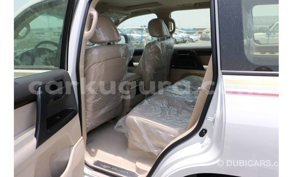 Acheter Import Voiture Toyota Land Cruiser Blanc à Import - Dubai, Bujumbura Acheter Import Voiture Toyota Land Cruiser Blanc à Import - Dubai, Bujumbura