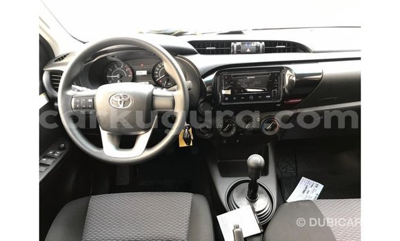 Acheter Import Voiture Toyota Hilux Blanc à Import - Dubai, Bujumbura Acheter Import Voiture Toyota Hilux Blanc à Import - Dubai, Bujumbura