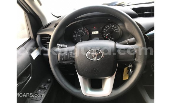 Acheter Import Voiture Toyota Hilux Blanc à Import - Dubai, Bujumbura Acheter Import Voiture Toyota Hilux Blanc à Import - Dubai, Bujumbura