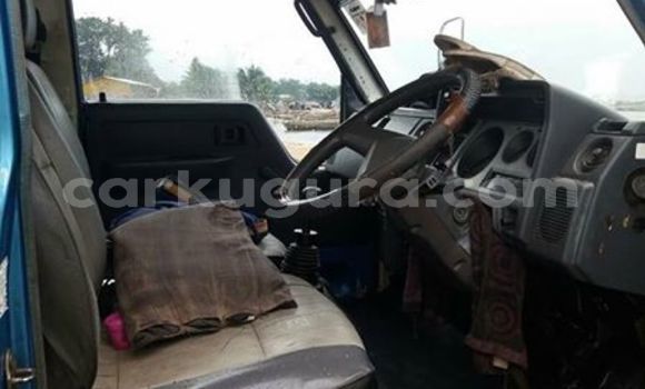 Nunua Ilio tumika Toyota Dyna Bluu Lori ndani ya Bujumbura nchini Bujumbura Nunua Ilio tumika Toyota Dyna Bluu Lori ndani ya Bujumbura nchini Bujumbura