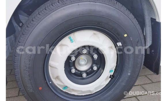 Acheter Import Voiture Toyota Hiace Blanc à Import - Dubai, Bujumbura Acheter Import Voiture Toyota Hiace Blanc à Import - Dubai, Bujumbura