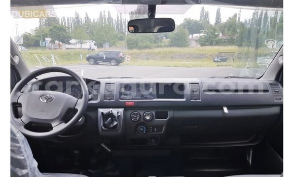 Acheter Import Voiture Toyota Hiace Blanc à Import - Dubai, Bujumbura Acheter Import Voiture Toyota Hiace Blanc à Import - Dubai, Bujumbura