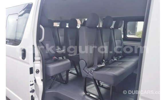 Acheter Import Voiture Toyota Hiace Blanc à Import - Dubai, Bujumbura Acheter Import Voiture Toyota Hiace Blanc à Import - Dubai, Bujumbura