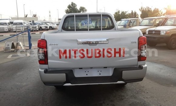 Nunua Imported Mitsubishi L200 Nyeupe Gari ndani ya Import - Dubai nchini Bujumbura Nunua Imported Mitsubishi L200 Nyeupe Gari ndani ya Import - Dubai nchini Bujumbura