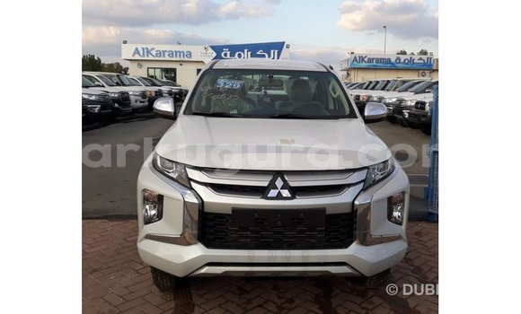 Nunua Imported Mitsubishi L200 Nyeupe Gari ndani ya Import - Dubai nchini Bujumbura Nunua Imported Mitsubishi L200 Nyeupe Gari ndani ya Import - Dubai nchini Bujumbura