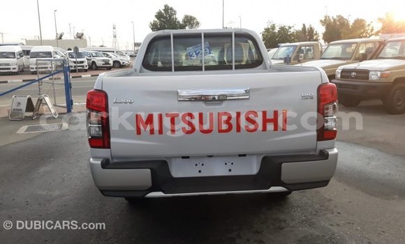 Nunua Imported Mitsubishi L200 Nyeupe Gari ndani ya Import - Dubai nchini Bujumbura Nunua Imported Mitsubishi L200 Nyeupe Gari ndani ya Import - Dubai nchini Bujumbura