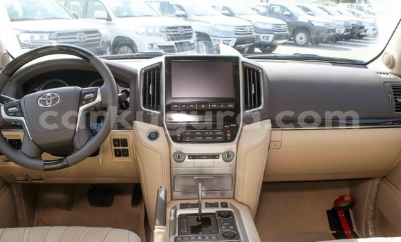 Buy Import Toyota Land Cruiser White Car in Import - Dubai in Bujumbura Buy Import Toyota Land Cruiser White Car in Import - Dubai in Bujumbura