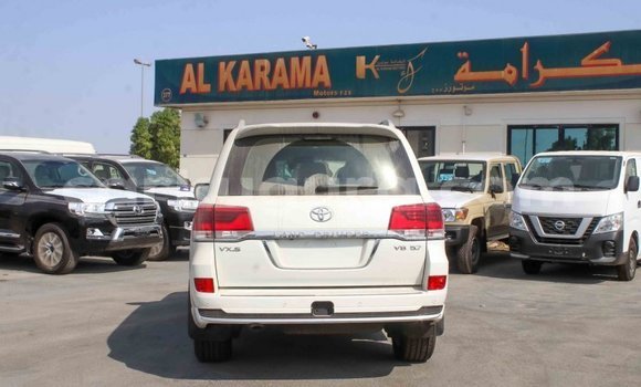 Buy Import Toyota Land Cruiser White Car in Import - Dubai in Bujumbura Buy Import Toyota Land Cruiser White Car in Import - Dubai in Bujumbura