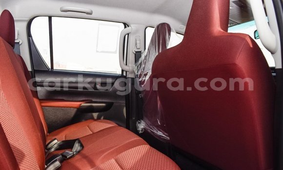 Acheter Import Voiture Toyota Hilux Blanc à Import - Dubai, Bujumbura Acheter Import Voiture Toyota Hilux Blanc à Import - Dubai, Bujumbura