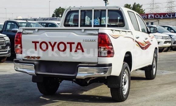 Nunua Imported Toyota Hilux Nyeupe Gari ndani ya Import - Dubai nchini Bujumbura Nunua Imported Toyota Hilux Nyeupe Gari ndani ya Import - Dubai nchini Bujumbura