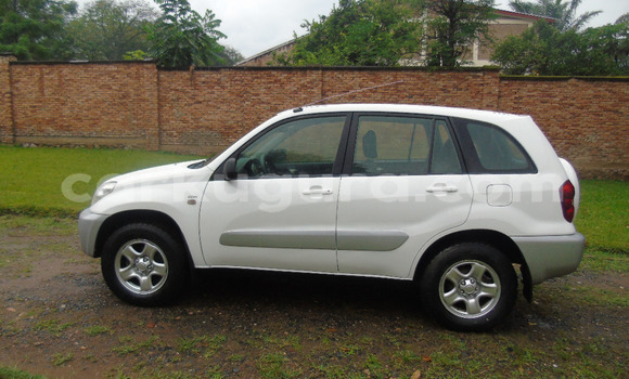 Acheter Occasion Voiture Toyota RAV4 Blanc à Bujumbura, Bujumbura Acheter Occasion Voiture Toyota RAV4 Blanc à Bujumbura, Bujumbura