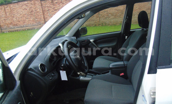 Acheter Occasion Voiture Toyota RAV4 Blanc à Bujumbura, Bujumbura Acheter Occasion Voiture Toyota RAV4 Blanc à Bujumbura, Bujumbura