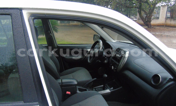 Acheter Occasion Voiture Toyota RAV4 Blanc à Bujumbura, Bujumbura Acheter Occasion Voiture Toyota RAV4 Blanc à Bujumbura, Bujumbura