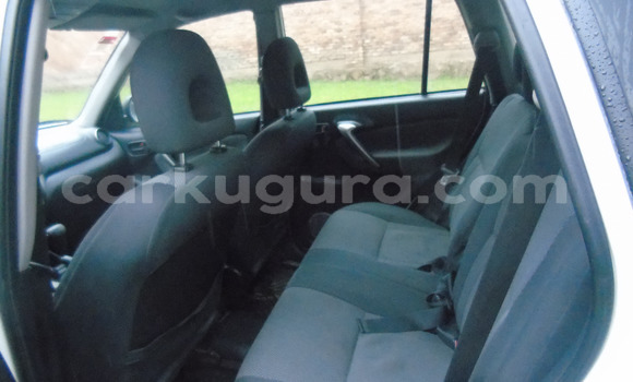 Acheter Occasion Voiture Toyota RAV4 Blanc à Bujumbura, Bujumbura Acheter Occasion Voiture Toyota RAV4 Blanc à Bujumbura, Bujumbura