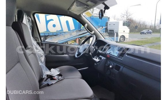Nunua Imported Toyota Hiace Nyeupe Gari ndani ya Import - Dubai nchini Bujumbura Nunua Imported Toyota Hiace Nyeupe Gari ndani ya Import - Dubai nchini Bujumbura