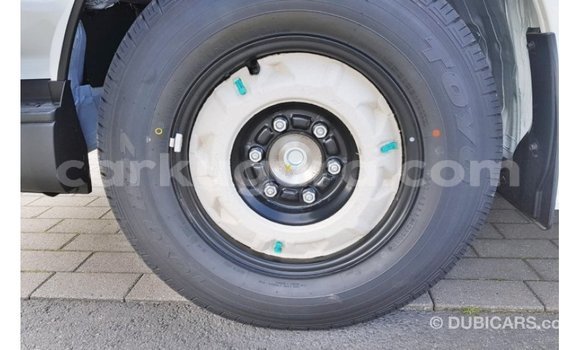 Nunua Imported Toyota Hiace Nyeupe Gari ndani ya Import - Dubai nchini Bujumbura Nunua Imported Toyota Hiace Nyeupe Gari ndani ya Import - Dubai nchini Bujumbura