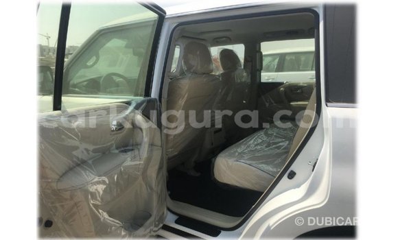 Nunua Imported Nissan Patrol Nyeupe Gari ndani ya Import - Dubai nchini Bujumbura Nunua Imported Nissan Patrol Nyeupe Gari ndani ya Import - Dubai nchini Bujumbura