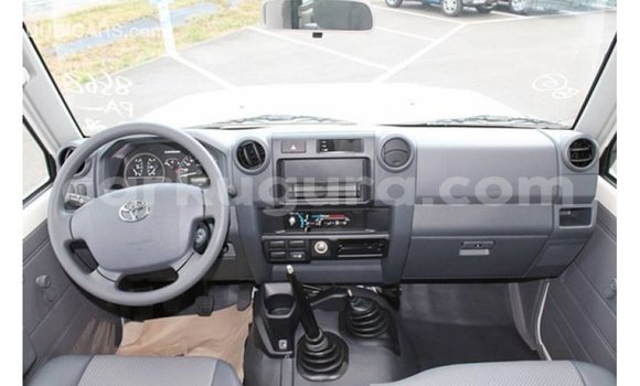 Nunua Imported Toyota Land Cruiser Nyeupe Gari ndani ya Import - Dubai nchini Bujumbura Nunua Imported Toyota Land Cruiser Nyeupe Gari ndani ya Import - Dubai nchini Bujumbura