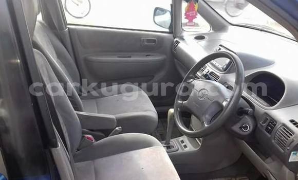 Nunua Ilio tumika Toyota Spacio Bluu Gari ndani ya Kamenge nchini Bujumbura Nunua Ilio tumika Toyota Spacio Bluu Gari ndani ya Kamenge nchini Bujumbura