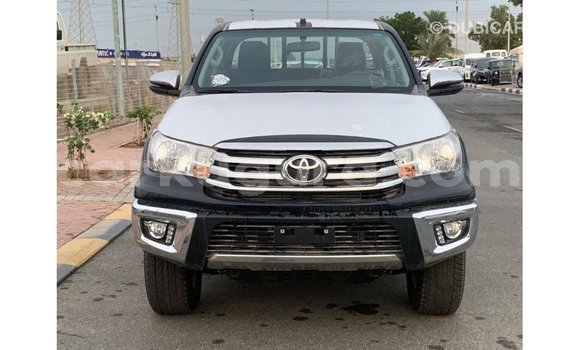 Nunua Imported Toyota Hilux Nyeusi Gari ndani ya Import - Dubai nchini Bujumbura Nunua Imported Toyota Hilux Nyeusi Gari ndani ya Import - Dubai nchini Bujumbura