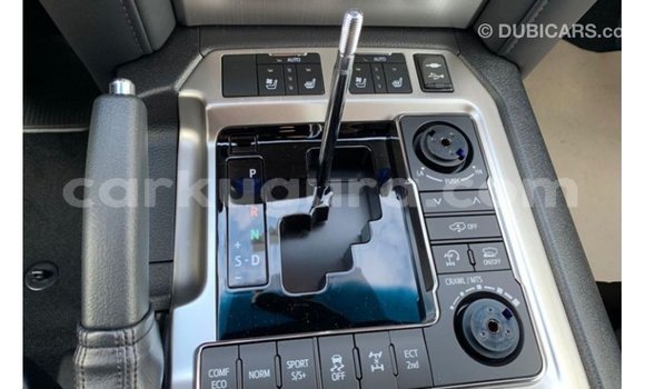 Nunua Imported Toyota Land Cruiser Nyeusi Gari ndani ya Import - Dubai nchini Bujumbura Nunua Imported Toyota Land Cruiser Nyeusi Gari ndani ya Import - Dubai nchini Bujumbura