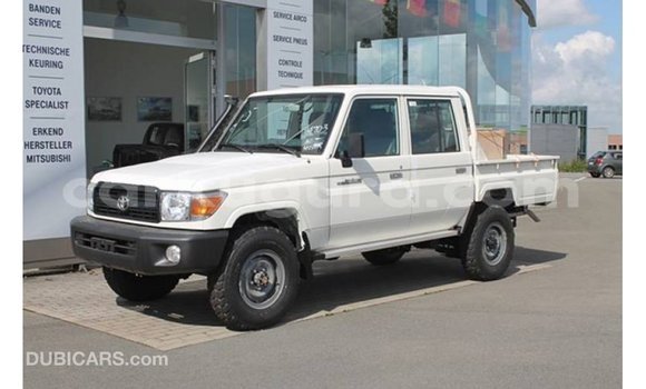 Acheter Import Voiture Toyota Land Cruiser Blanc à Import - Dubai, Bujumbura Acheter Import Voiture Toyota Land Cruiser Blanc à Import - Dubai, Bujumbura