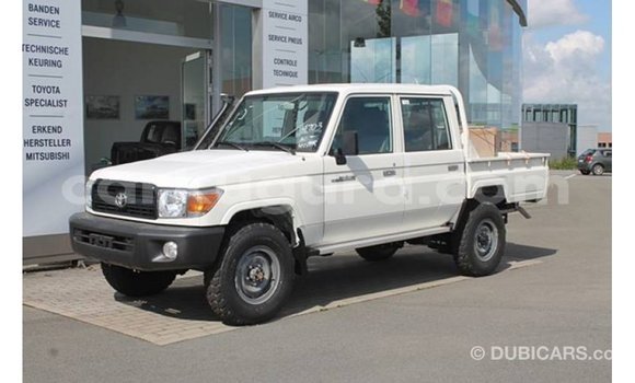 Nunua Imported Toyota Land Cruiser Nyeupe Gari ndani ya Import - Dubai nchini Bujumbura Nunua Imported Toyota Land Cruiser Nyeupe Gari ndani ya Import - Dubai nchini Bujumbura