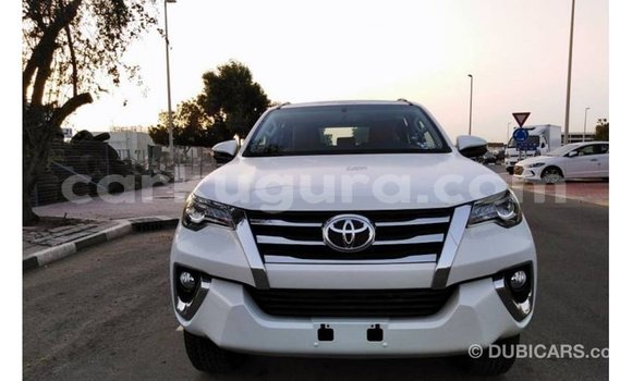 Nunua Imported Toyota Fortuner Nyeupe Gari ndani ya Import - Dubai nchini Bujumbura Nunua Imported Toyota Fortuner Nyeupe Gari ndani ya Import - Dubai nchini Bujumbura