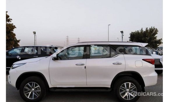 Nunua Imported Toyota Fortuner Nyeupe Gari ndani ya Import - Dubai nchini Bujumbura Nunua Imported Toyota Fortuner Nyeupe Gari ndani ya Import - Dubai nchini Bujumbura