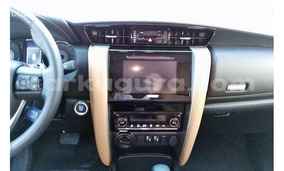 Nunua Imported Toyota Fortuner Nyeupe Gari ndani ya Import - Dubai nchini Bujumbura Nunua Imported Toyota Fortuner Nyeupe Gari ndani ya Import - Dubai nchini Bujumbura