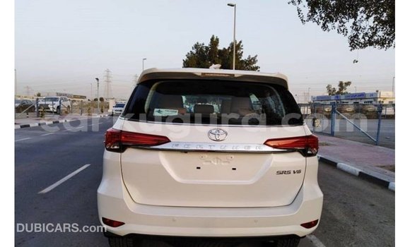 Nunua Imported Toyota Fortuner Nyeupe Gari ndani ya Import - Dubai nchini Bujumbura Nunua Imported Toyota Fortuner Nyeupe Gari ndani ya Import - Dubai nchini Bujumbura