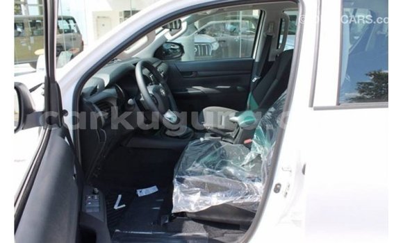 Nunua Imported Toyota Hilux Nyeupe Gari ndani ya Import - Dubai nchini Bujumbura Nunua Imported Toyota Hilux Nyeupe Gari ndani ya Import - Dubai nchini Bujumbura