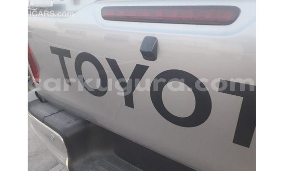 Nunua Imported Toyota Hilux Nyingine Gari ndani ya Import - Dubai nchini Bujumbura Nunua Imported Toyota Hilux Nyingine Gari ndani ya Import - Dubai nchini Bujumbura