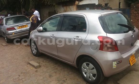 Nunua Ilio tumika Toyota Vitz Fedha Gari ndani ya Kamenge nchini Bujumbura Nunua Ilio tumika Toyota Vitz Fedha Gari ndani ya Kamenge nchini Bujumbura