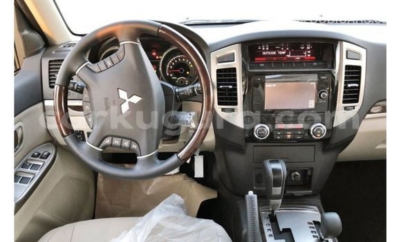 Nunua Imported Mitsubishi Pajero Nyeusi Gari ndani ya Import - Dubai nchini Bujumbura Nunua Imported Mitsubishi Pajero Nyeusi Gari ndani ya Import - Dubai nchini Bujumbura