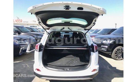 Acheter Import Voiture Toyota 4Runner Blanc à Import - Dubai, Bujumbura Acheter Import Voiture Toyota 4Runner Blanc à Import - Dubai, Bujumbura