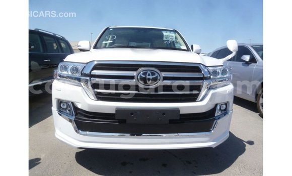 Acheter Import Voiture Toyota Land Cruiser Blanc à Import - Dubai, Bujumbura Acheter Import Voiture Toyota Land Cruiser Blanc à Import - Dubai, Bujumbura