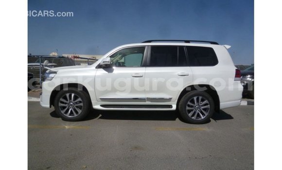 Acheter Import Voiture Toyota Land Cruiser Blanc à Import - Dubai, Bujumbura Acheter Import Voiture Toyota Land Cruiser Blanc à Import - Dubai, Bujumbura