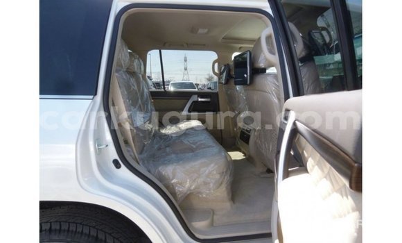 Acheter Import Voiture Toyota Land Cruiser Blanc à Import - Dubai, Bujumbura Acheter Import Voiture Toyota Land Cruiser Blanc à Import - Dubai, Bujumbura