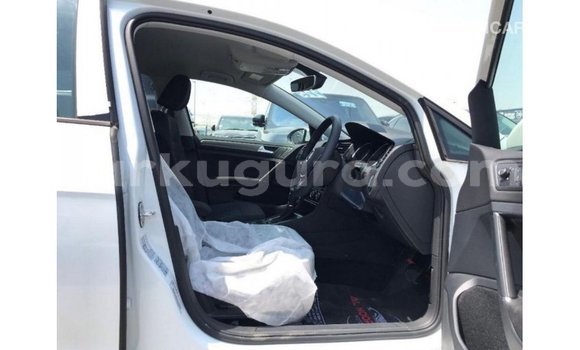 Acheter Import Voiture Volkswagen Golf Blanc à Import - Dubai, Bujumbura Acheter Import Voiture Volkswagen Golf Blanc à Import - Dubai, Bujumbura