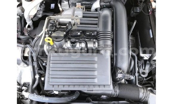 Acheter Import Voiture Volkswagen Golf Blanc à Import - Dubai, Bujumbura Acheter Import Voiture Volkswagen Golf Blanc à Import - Dubai, Bujumbura