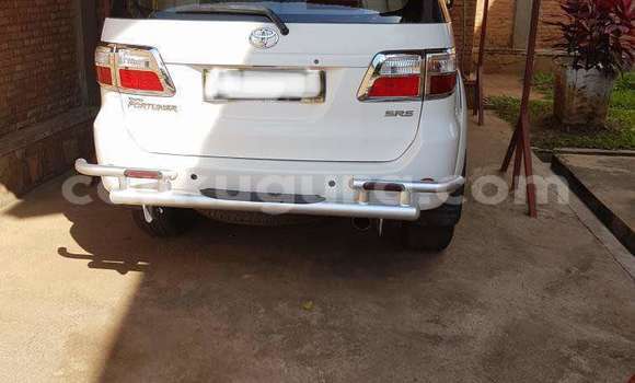 Acheter Occasion Voiture Toyota Fortuner Blanc à Bujumbura, Bujumbura Acheter Occasion Voiture Toyota Fortuner Blanc à Bujumbura, Bujumbura