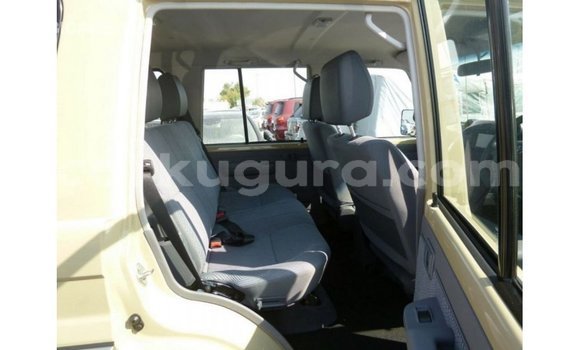 Acheter Import Voiture Toyota Land Cruiser Beige à Import - Dubai, Bujumbura Acheter Import Voiture Toyota Land Cruiser Beige à Import - Dubai, Bujumbura
