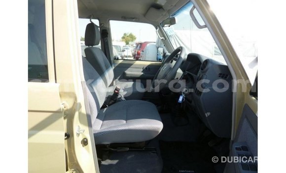 Acheter Import Voiture Toyota Land Cruiser Beige à Import - Dubai, Bujumbura Acheter Import Voiture Toyota Land Cruiser Beige à Import - Dubai, Bujumbura