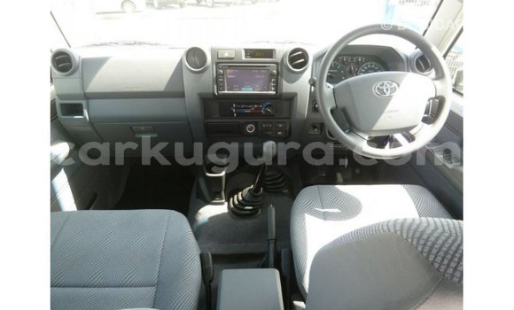 Nunua Imported Toyota Land Cruiser Nyeupe Gari ndani ya Import - Dubai nchini Bujumbura Nunua Imported Toyota Land Cruiser Nyeupe Gari ndani ya Import - Dubai nchini Bujumbura