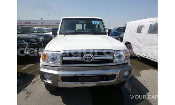 Nunua Imported Toyota Land Cruiser Nyeupe Gari ndani ya Import - Dubai nchini Bujumbura Nunua Imported Toyota Land Cruiser Nyeupe Gari ndani ya Import - Dubai nchini Bujumbura