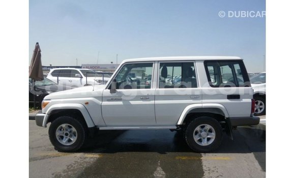 Acheter Import Voiture Toyota Land Cruiser Blanc à Import - Dubai, Bujumbura Acheter Import Voiture Toyota Land Cruiser Blanc à Import - Dubai, Bujumbura