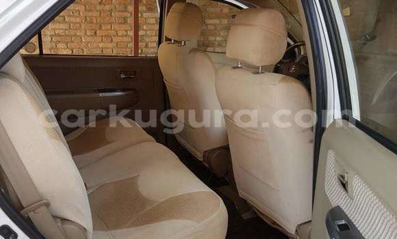 Acheter Occasion Voiture Toyota Fortuner Blanc à Bujumbura, Bujumbura Acheter Occasion Voiture Toyota Fortuner Blanc à Bujumbura, Bujumbura