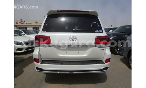 Buy Import Toyota Land Cruiser White Car in Import - Dubai in Bujumbura Buy Import Toyota Land Cruiser White Car in Import - Dubai in Bujumbura